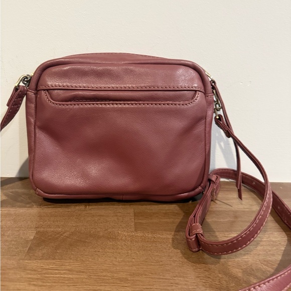 HOBO Marron Woven Crossbody Bag with Luxurious Design - Picture 3 of 5